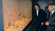 20 Mayıs 2015 Çarşamba – İzmir’in Selçuk ilçesinde onarılıp yeniden düzenlenen Efes Müzesinin açılışını 19 Mayıs Atatürk’ü Anma Gençlik ve Spor Bayramı’nda gerçekleştiren ​Bakan Ömer Çelik, yeni müze müjdesinin yanısıra UNESCO Dünya Miras Geçici Listesi’nde yer alan Efes’in asıl listeye alınması için […]