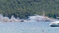 Adaköy Mahallesi Yalancıboğaz Adaağzı Mevkii’nde, yaklaşık 70 metre açıkta demirli fiber yelkenli teknede bugün saat 13.30 sıralarında, henüz belirlenemeyen bir nedenle yangın çıktı. İhbar üzerine Sahil Güvenlik Marmaris Grup Komutanlığı ekipleri, bölgeye hareket etti. Teknenin bulunduğu mevkiinin çevresinde ormanlık bölgenin […]