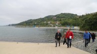 Türkiye’nin ve Avrupa’nın deniz dolgusu üzerine inşa edilecek ikinci havaalanı olma özelliğini taşıyan Rize-Artvin Havalimanı için sondaj çalışmaları devam ediyor. Denar Deniz Araştırmaları çalışanları ve Bakanlık yetkilileri, Pazar ilçesinin Yeşilköy köyü ile Kız Kulesi mevkisi arasında 4.5 kilometrelik deniz dolgu […]