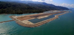 Ordu Valisi İrfan Balkanlıoğlu Gülyalı İlçesi’nde deniz üzerine dolguyla yapılan
