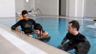 21 Temmuz 2015 Salı – Antalya Büyükşehir Belediyesi Özel Büyükşehir Özel Eğitim ve Rehabilitasyon Merkezi’nde aquaterapi ile tedavi gören hastalar su içerisinde rahatça hareket edebiliyor. SU DİRENCİ İLE KASLAR GÜÇLENİYOR Aquaterapi ile hastalar, fizyoterapistler eşliğinde 30 derece ısıtılmış havuz suyu içerisinde tedavi […]