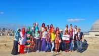 25 Temmuz 2015 Cumartesi – Türk dilini, tarihini ve kültürünü dünyaya tanıtmak için önemli projeler gerçekleştiren Yunus Emre Enstitüsü, yurtdışındaki merkezlerinde Türkçe eğitimi alan öğrencilerini Türkçe Yaz Okulu Programı kapsamında Türkiye ye getirdi. Bu yıl 6. sı düzenlenen proje kapsamında Cezayir, Gürcistan, […]