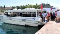 Antalya Büyükşehir Belediye Başkanı Menderes Türel, tarafından 1 yıl önce yeniden hizmete sokulan Deniz Otobüsleri, Antalya- Kemer arasında vazgeçilmez bir ulaşım aracı oldu. Her gün karşılıklı iki sefer gerçekleştiren Deniz Otobüsleri neredeyse tam kapasite yolcu taşıyor. EN ÇOK TURİSTLER KULLANIYOR Deniz […]