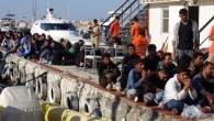 Sahil güvenlik ekipleri, kaçakların gruplar halinde Ayvacık sahilinden lastik botlarla Ege Denizi’ne açıldığı ihbarı üzerine çalışma başlattı. Bölgeye giden ekipler, Kadırga Burnu ile Bademli köyü açıklarında botlardaki Afganistan, Pakistan ve Suriye uyruklu 101 kaçağı yakalayıp Küçükkuyu beldesine getirdi. Bu kişiler, işlemleri tamamlandıktan sonra sınır dışı edilmek üzere […]