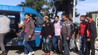 Çanakkale İl Jandarma Komutanlığı’na bağlı ekiplerce, il genelinde 6-13 Temmuz tarihleri arasında, toplam 35 ayrı operasyon düzenlendi. Operasyonlarda 589 Afganistan, 341 Suriye, 57 Pakistan, 41 Myanmar, 2 Irak, 5 İran, 2 Senegal, 1 Gana, 1 Raunda, 1 Kongo, 1 Kamerun uyruklu olmak üzere toplam bin 41 göçmen yakalandı. Göçmenler işlemlerinin bitmesinin […]
