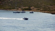 Bodrum’da, yasa dışı yollardan Yunanistan’ın Kos Adası’na geçmeye çalışan kaçak göçmenleri taşıyan teknenin batması sonucu boğulma tehlikesi geçiren 10 kişi kurtarıldı, kaybolduğu bildirilen tekne kaptanı için arama çalışması başlatıldı. Gümüşlük açıklarında devriye gezen Sahil Güvenlik Komutanlığına bağlı ekipler, Gümüşlük Kardak […]