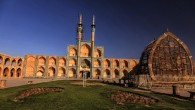 15 Temmuz 2015 Çarşamba – OLAY SALCAN- turizmhaberleri.com/ Ankara DÜNYA KAZAN BEN KEPÇE 22: İRAN ÇÖL MELİKESİ YEZD Yezd e yaklaştığımızı yolun sağında ve solunda yükselen Şikruh dağlarından anlıyoruz. Bu dağlar gerçekte, Yezd in su kaynakları. Yezdliler, eski çağlarda inşa ettikleri ve […]