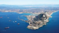 İngiltere Dışişleri Bakan Yardımcısı Hugo Swire, konuya ilişkin açıklamasında, dün İspanyol gemilerinin Cebelitarık yetkililerine bildirimde bulunmadan birkaç defa Cebelitarık sularına girdiğinin öğrenildiğini bildirdi. Swire, böylece İspanya’nın uluslararası deniz hukukunu açıkça ihlal ettiğini savundu. Swire, Cebelitarık karasularını ihlal eden İspanyol devletine […]
