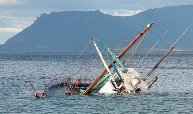 Fırtınaya kapılan tekne battı Arhavi’de mezgit avına çıkan Nedim Şinasi Çelenk’e ait, içinde 2