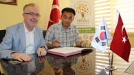 10 Ağustos 2015 Pazartesi – Türkiye ile Güney Kore arasındaki EXPO 2016 Antalya ile ilgili görüşmelerde resmi imza atıldı. Güney Kore Tarım, Gıda ve Kırsal İşler Bakanı Dong Phil LEE, 17 Haziran 2015 tarihinde Gıda, Tarım ve Hayvancılık Bakanı ve EXPO 2016 […]