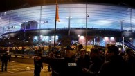 Fransa’nın başkenti Paris’te eş zamanlı gerçekleştirilen silahlı ve bombalı terör saldırıları sonrasında Türkiye’nin Paris Başkonsolosluğu uyarı açıklaması yaptı. Başkonsolosluğun Twitter hesabından yapılan uyarıda şöyle denildi: “Fransız güvenlik makamları tarafından Paris (İle-de-France) bölgesinde bulunanların mecbur kalmadıkça evlerinden çıkmamaları, kamuya açık işletmelerde/alanlarda […]