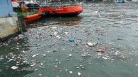 Limanın çöple dolması üzerine vatandaşlar, yetkililerin duyarsızlığına tepki gösterdi. Balıkçı teknelerinin arasındaki su yüzeyini kaplayan pet şişeler, cam şişeler, köpük tabaklar, poşetler ve çeşitli evsel atıklar, çevre kirliliğine yol açtı. Adliye Sarayı’nın önünde çöple kaplı liman vatandaşların tepkisini çekti. Karadeniz […]