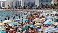 Türkiye’nin turizmde Akdeniz çanağındaki en büyük rakibi İspanya’nın ünlü tatil adası Mayorka’da otellerin her şey dahil konseptinden giderek vazgeçmeye başladıkları belirtiliyor. Mayorka’da 2016 yılında her şey dahil konsepti ile hizmet verecek otellerin toplam içindeki oranının yüzde 14’e gerileyeceği bildirildi. Bu […]