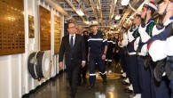 Hollande, sürpriz ziyaretinde uçak gemisindeki askerlere yaptığı konuşmada, Fransa’nın Suriye ve Irak’ta DAEŞ’e yönelik hava saldırılarını daha da yoğunlaştıracağını söyledi. Cumhurbaşkanlığı Sarayından yapılan yazılı açıklamada Cumhurbaşkanı Hollande’ın ziyareti sırasında askerlere, “Bir kaç gün içinde yeni bir bölgeye gönderilecek ve müttefiklerimizin […]