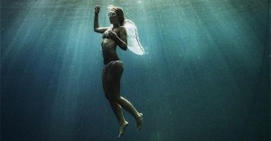 Sualtında çekilmiş fotoğrafıyla birlikte bir mesaj yayınlayan Ercümen şu ifadeleri