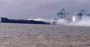 Greece’s Transmed Denizcilik’e ait olan kamsarmax sınıfı M/V Akaki’de, Brezilya’da