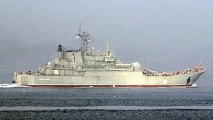 İstanbul Boğazı’ndan geçişi sırasında üzerindeki bir Rus askerinin omzunda füze taşıdığı Rus Donanması’na ait gemi Çanakkale Boğazı’ndan geçerek Marmara’ya açıldı. Rusya Donanması’na ait ‘Caesar Kunikov’ ve ‘Yauza’, Çanakkale Boğazı’ndan geçerek Marmara Denizi’ne açıldı. Biri askeri kargo gemisi Rusya Donanması’na ait […]