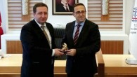 Gürcistan Denizcilik İdaresi Başkanı Kaptan Mamuka Akhaladze ve beraberindeki heyet, Ulaştırma, Denizcilik ve Haberleşme Bakanlığı Müsteşarı Kaptan Dr. Özkan Poyraz’ı makamında ziyaret etti. Gürcistan ve Türkiye arasında denizcilik sektörüne yönelik eğitim çalışmaları ve denizcilik sektöründe ikili ilişkilerin geliştirilmesi konusunda görüş […]