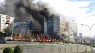İstanbul Maltepe’de Gülsuyu’nda çok katlı bir binada yangın çıktı. Bir ay sonra açılacak otel inşaatı binasında çıkan yangın nedeniyle çok sayıda kişinin binada mahsur kaldı. Binada mahsur kalanlar daha sonra itfaiye tarafından kurtarıldı. Olayın bir patlama sonucu meydana geldiği iddia […]