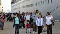 Avrupa’nın önde gelen turizm şirketlerinden TUI’nin Almanya Ticaret Müdürü Baumer, Türkiye’nin kendileri için hala cazip bir ülke konumunda olduğunu söyledi. Sultanahmet’te düzenlenen canlı bomba saldırısının Türkiye’nin imajını kötü etkilediğini belirten TUI Almanya Ürün Yönetimi ve Ticaret Müdürü Stefan Baumert, ‘Ancak […]