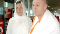 Limak Holding Yönetim Kurulu Başkanı Nihat Özdemir’in eşi Gülseren Özdemir bir süredir tedavi gördüğü hastanede hayatını kaybetti. Limak Holding Yönetim Kurulu Başkanı ünlü işadamı Nihat Özdemir’in eşi Gülseren Özdemir yaşamını yitirdi.Gülseren Özdemir’in uzun süredir Ankara’da bir hastanede lenf kanseri tedavisi […]