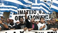 Yunanistan’da denizciler ve liman çalışanları ile noterler, hükümetin sosyal güvenlik koşullarına getirmek istediği değişiklikleri protesto için 48 saatlik yeni grev kararı verdi. Yunanistan Denizciler Federasyonunun kararıyla yarın saat 06.00’da başlayacak grev kapsamında tüm gemiler, cuma günü saat 06.00’ya kadar limanlarda […]