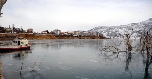 Munzur Vadisi Milli Parkı içinden geçen ve Uzunçayır ile Keban