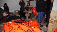 Mültecilerin ucuz olduğu için tercih ettiği ancak, standart dışı üretim olan ve su üstünde tutmak bir yana, ıslanıp ağırlaşan, üzerine tanınmış markalar vurulan toplam 1263 sahte can yeleği ele geçirildi. İşin en acı tarafı da sözkonusu merdivenaltı imalathanede Suriyeli mülteci […]