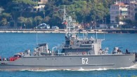Bulgaristan Donanması’na ait mayın tarama gemisi ‘Shkval’, Çanakkale Boğazı’ndan geçerek Ege Denizi’ne açıldı. Marmara Denizi’nden Çanakkale Boğazı’na giriş yapan Bulgaristan Donanması’na ait 62 bordo numaralı Sonya sınıfı mayın tarama gemisi ‘Shkval’, saat 10.15’te Çanakkale şehir merkezi önlerine ulaştı. Sahil Güvenlik […]