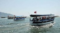 Ortaca ile Köyceğiz ilçeleri arasında, Dalyan Kanalı’ndan 1 Mayıs’tan itibaren arabalı vapur seferlerine başlanacağı açıklandı. Muğla’nın karadan ulaşımın 80 kilometre mesafe olduğu Ortaca ile Köyceğiz ilçeri arasında, Dalyan Kanalı’nda 1 Mayıs’tan itibaren arabalı vapur seferlerine başlanacağı duyuruldu. Kanaldaki 60 metrelik […]