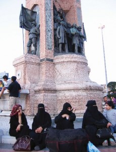 Türkiye geneli ve diğer bölgelere gelmen yabancı ziyaretçi sayısı azalırken