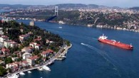 TÜBİTAK’ın geliştirdiği projede Boğaz’ın altına yerleştirilen sensörler Gemi Trafik Hizmetleri Sistemi’ne entegre edilerek veri aktarımı sağlanacak. Alt ve üst akıntı hızları, bölgesel değişiklikler ölçülerek gemilere yön verilecek. Boğaz’ın altına yerleştirilecek sensörler sayesinde tanker geçişleri kontrol altına alınıyor. Akıntı hızı ve […]
