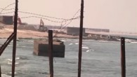 Mısır’ın Gazze sınırındaki Refah kenti sahiline inşa ettiği yeni iskele, Gazze sahilinin daralması, suyunun kirlenmesi gibi sorunlarla karşı karşıya bırakıyor. Filistinli balıkçılar, Mısır ile Gazze arasında bulunan deniz sınırına büyük kayalar kullanarak inşa edilen 1 kilometre uzunluğundaki iskelenin bölgedeki akıntıyı […]