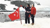 TBMM Dışişleri Komisyonu’nda benimsenen, ”Antarktika Antlaşması Çevre Korumu Protokolüne Katılma Kanun Tasarısı”yla Türk bayrağı Antarktika’da dalgalanacak. Antarktika’daki bilimsel çalışmalarını bugüne kadar Bulgaristan bayrağı altında gerçekleştiren Türkiye, kendi üssünü kuruyor. Türkiye, böylece Güney Kutbu’nda üssü bulunan 30’uncu ülke olacak. TBMM Dışişleri […]
