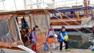 Antalya Hamidiye Koyu’ndaki yarım adada oturan 12 ortaöğretim öğrencisi, üç tarafı deniz, bir tarafı dağlık araziyle çevrili evlerinden karayolu bağlantısı olmadığı için okullarına gitmek için önce tekneye sonra minibüse biniyor. 7 yıldır devam eden sistemle sabahın ilk ışıklarında çantalarını alarak […]