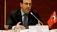 Türkiye’nin en büyük konteyner limanı olarak planlanan Çandarlı’daki Kuzey Ege Liman’ında demiryolu ve karayolu bağlantılarının planlanmasının ardından yeniden ihaleye çıkılacak. Ulaştırma, Denizcilik ve Haberleşme Bakanlığı Müsteşarı Özkan Poyraz, uluslararası transfer limanı olarak planlanan 12 milyon TEU kapasiteli limanla ilgili altyapı […]