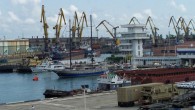 Türkiye’nin sınır ihlali yapan Rus uçağını angajman kuralları çerçevesinde düşürdüğünü açıklamasının ardından başlayan kriz denizde de yaşanıyor. Türkiye’den meyve sebze alınmayacağını açıklayan Rus yönetimi ardından ticareti durdurma noktasına getirdi. Hatta Rusya’da Türk ürünlerinin satışını engellemek için bir ihbar hattı bile […]