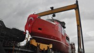 Norveç merkezli bir firma tarafından Yalova’da yaptırılan “Hopmahh” adlı buz kıran gemisi denize indirildi. Altınova ilçesinde Cemre Tersanesi’nde inşa edilen geminin suya indirilmesi dolayısıyla tören yapıldı. “Tersaneler bölgesi”nde yapılan 86 metre uzunluğunda, 19,5 metre genişliğinde ve 9 metre derinliğindeki gemiye […]