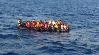 Türkiye göçmen krizinin çözümü konusunda önemli bir konuğu ağırlarken, Ege’den yine facia haberleri geldi. Almanya Başbakanı Angela Merkel, Ankara’de temaslarda bulunduğu sırada göçmenleri taşıyan iki tekne battı. Dikili açıklarında yaşanan facida ilk belirlemelere göre 11 kişi hayatını kaybetti. Şu ana […]