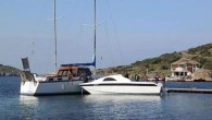 İzmir Foça, Sahil Güvenlik Komutanlığı’na bağlı ekipler, 19 Şubat tarihinden buyana toplam 111 mülteci gemisini denize açılmadan ve can kaybı yaşanmadan el koymuştu. Foça’da, Pollen Tatil Köyü iskelesi’nde, yetkilerden izin almadan bağlanmış bir yat ile Harbi-1 adlı fiber sürat teknesi […]