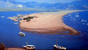 Türkiye’nin denize açılan tek gölü olan Köyceğiz’in, Dalyan Kanalı’yla buluştuğu