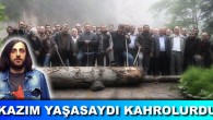 Artvin’in Hopa ilçesine bağlı, şimdiki adıyla Yeşilköy olan Pançol’da doğan şarkıcı, 17 yaşında doğduğu topraklardan üniversite için ayrıldı. İstanbul’a geldikten kısa bir süre sonra da üniversiteden uzaklaşıp kendisini tamamen müziğe verdi. Arkadaşlarıyla müziğe adanmış bir yaşamı paylaşmaya başlamıştı. Mücadeleyle geçen […]