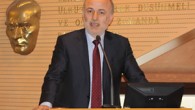 İMEAK Deniz Ticaret Odası Mart Ayı Olağan Meclis Toplantısı’nda konuşan İMEAK Deniz Ticaret Odası Yönetim Kurulu Başkanı Metin Kalkavan, armatörlerin yaşadığı ekonomik problemlere değinerek, “Şimdi ağlama zamanı değil, oynama zamanı” dedi. İMEAK Deniz Ticaret Odası Mart Ayı Olağan Meclis Toplantısı […]