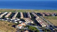 İzmir’in Karaburun ilçesinde yaz aylarında beş bin kişinin yaşadığı bir tatil köyünde, hırsızlar evlerin önünde bulunan teknelerin motorunu çaldı. İzmir’in Karaburun ilçesinde bulunan bir tatil köyünde, kimliği belirsiz kişilerce sekiz deniz teknesinin dıştan takma motorları yerlerinden sökülerek çalındı. Olay, geçen […]