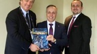 Ulaştırma, Denizcilik ve Haberleşme Bakanlığı Deniz Ticareti Genel Müdürü Cemalettin Şevli ile görüşen MSC Cruises Yönetim Kurulu Başkanı Pierfrancesco Vago Türkiye’ye olan güveninin altını çizdi. Miami’de düzenlenen Seatrade Cruise Fuarı’nda Ulaştırma, Denizcilik ve Haberleşme Bakanlığı Deniz Ticareti Genel Müdürü Cemalettin […]