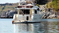 Muğla’nın Bodrum ilçesi yaz sezonunu açtı. Milyon dolarlık yatlar Bodrum’da demir atmaya başladı. Bodrum’da hava sıcaklığının yükselmesiyle birlikte yaz sezonu açıldı. Turizm cenneti Bodrum’a turistlerin gelmesiyle ilçede hareketlilik başladı. Rüzgar ve soğuk havanın bitmesi ile birlikte az sayıda yabancı ve […]
