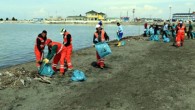 Van Büyükşehir Belediye Çevre Koruma ve Kontrol Daire Başkanlığı, temizlik kampanyası çerçevesinde İskele sahilinde yaptığı temizlik çalışması kapsamında 5 ton çöp topladı. Van Büyükşehir Belediyesi Çevre Koruma ve Kontrol Daire Başkanlığı, temizlik kampanyası çerçevesinde İskele Sahili’nde temizlik çalışması yaptı. Büyükşehir, […]