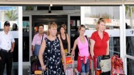 Rusya Federasyonu Seyahat Acenteleri Birliği’nden Andrey Gavrilov, Kültür ve Turizm Bakanı Mahir Ünal’ın geçen gün yaptığı açıklamada “Bu yıl en az 2.5 milyon Rus turistin Türkiye’ye geleceğine inanıyorum” şeklindeki beklentisinin gerçekleşmeyeceğini belirterek, ‘Planlarını buna göre yapmışlarsa doğru yapmamışlar’ dedi. Gavrilov, […]