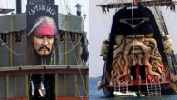 Bodrum’da ‘korsan gemileri’ konseptiyle tasarlanan günlük tur tekneleri, misafirlerini ağırlamaya başladı. Bodrum’da bu yıl sayıları beşe ulaşan korsan gemisi konseptli tur tekneleri, dikkat çekiyor. Tasarım ve süslemeleriyle dikkati çeken tekneler, turistlerin ilgi odağı oldu. Birçok günlük tur teknesine göre yolcu […]