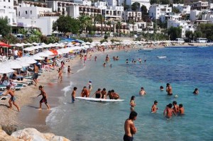 Bodrum Belediyesi, yaz aylarının yaklaşmasıyla birlikte sahillerde ve halk plajlarında